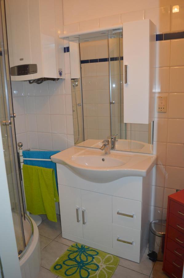 Nette Altbauwohnung Nur 10 Min Von Der City Vienna Exterior photo