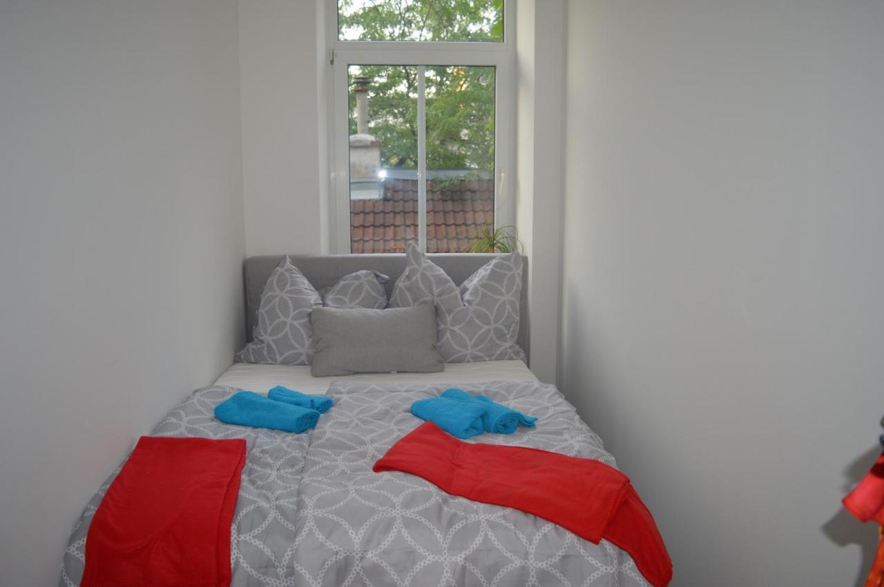 Nette Altbauwohnung Nur 10 Min Von Der City Vienna Exterior photo