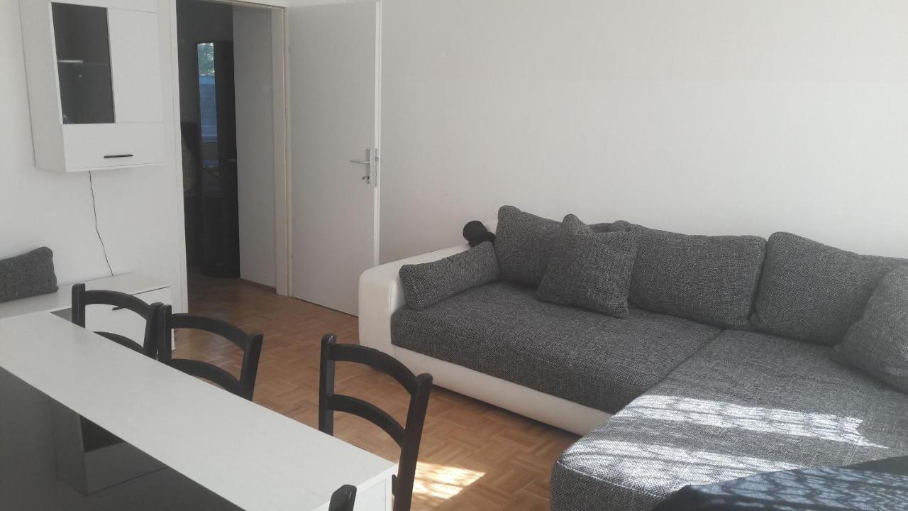 Nette Altbauwohnung Nur 10 Min Von Der City Vienna Exterior photo