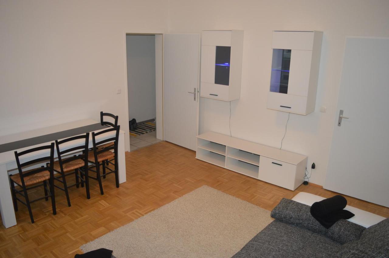 Nette Altbauwohnung Nur 10 Min Von Der City Vienna Exterior photo