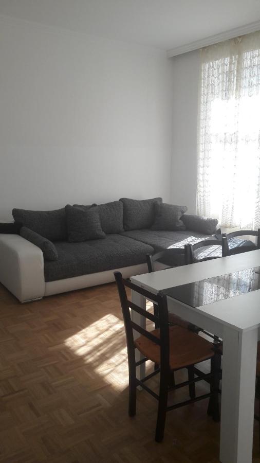 Nette Altbauwohnung Nur 10 Min Von Der City Vienna Exterior photo