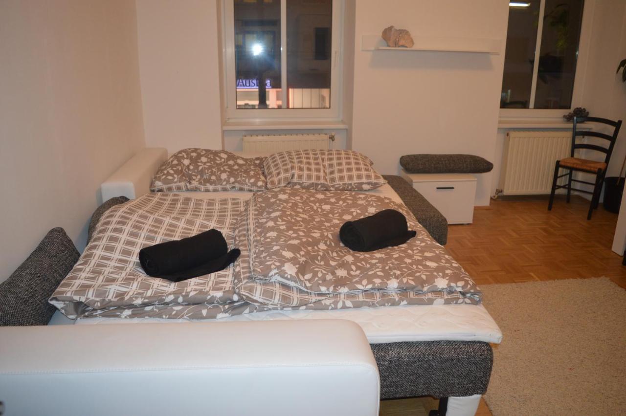 Nette Altbauwohnung Nur 10 Min Von Der City Vienna Exterior photo