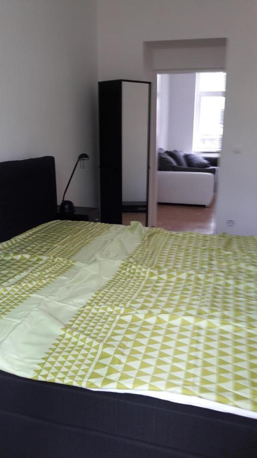 Nette Altbauwohnung Nur 10 Min Von Der City Vienna Exterior photo