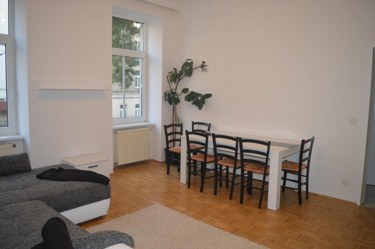 Nette Altbauwohnung Nur 10 Min Von Der City Vienna Exterior photo