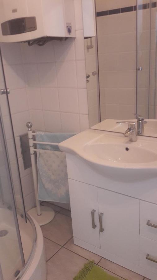 Nette Altbauwohnung Nur 10 Min Von Der City Vienna Exterior photo
